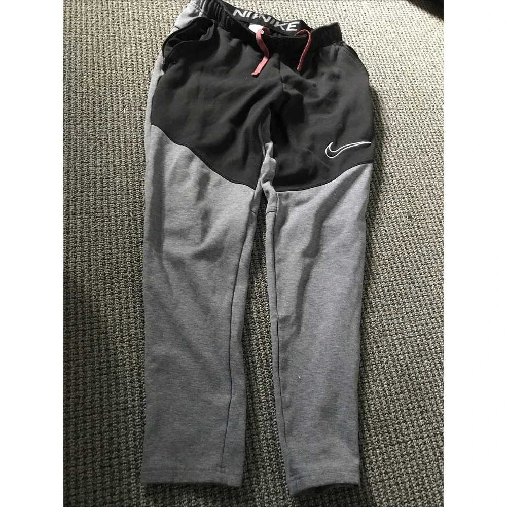 Nike ThermaFit GrayBlack Sweatpants Small